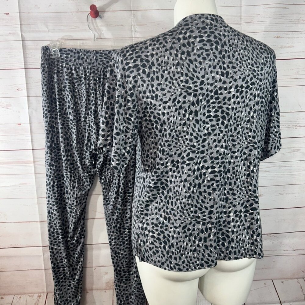 Donna Karan Sleepwear 2 PC Pajamas Set Size L short sleeve Gray Black Leopard - Picture 4 of 9